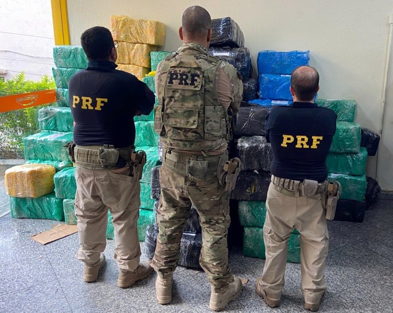 PRF Apreende quase três toneladas de Drogas em Rodovia do RJ